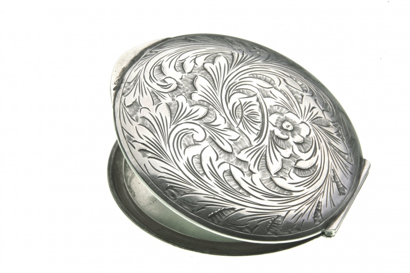 Specchio da borsetta inciso in argento 800/..